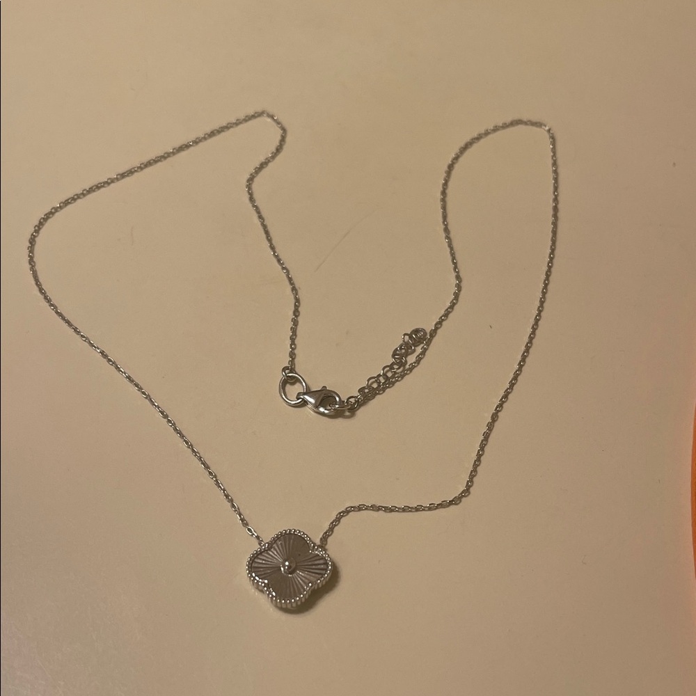 Elegant Silver Necklace with Floral Pendant